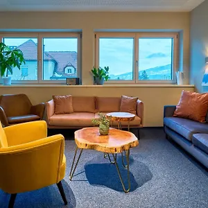 Appartamento Charmante Fuer 2 Personen In Zentrumsnaehe X Privater Parkplatz X Hochwertige Coworking-arbeitsplaetze Im Haus, Innsbruck