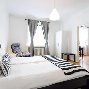 https://operastreet-black-white-apartment.vienna-besthotels.com